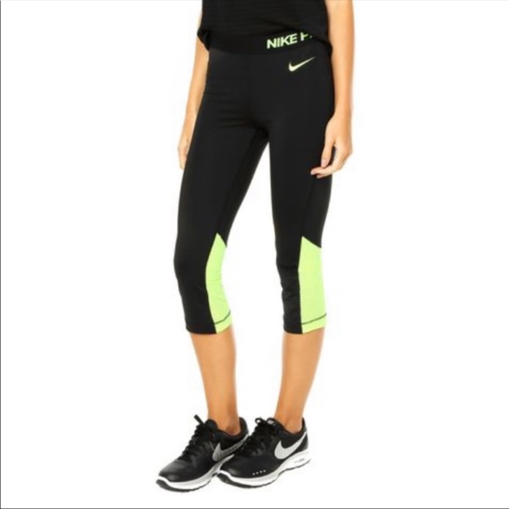 Nike - “Pro Hypercool Women’s Training Capris”
